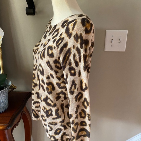 H&M Leopard Print Zipper Back Sweater Small - Picture 6 of 7